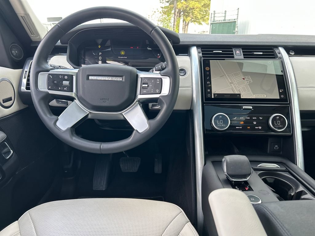 Used 2025 Land Rover Discovery S image 46