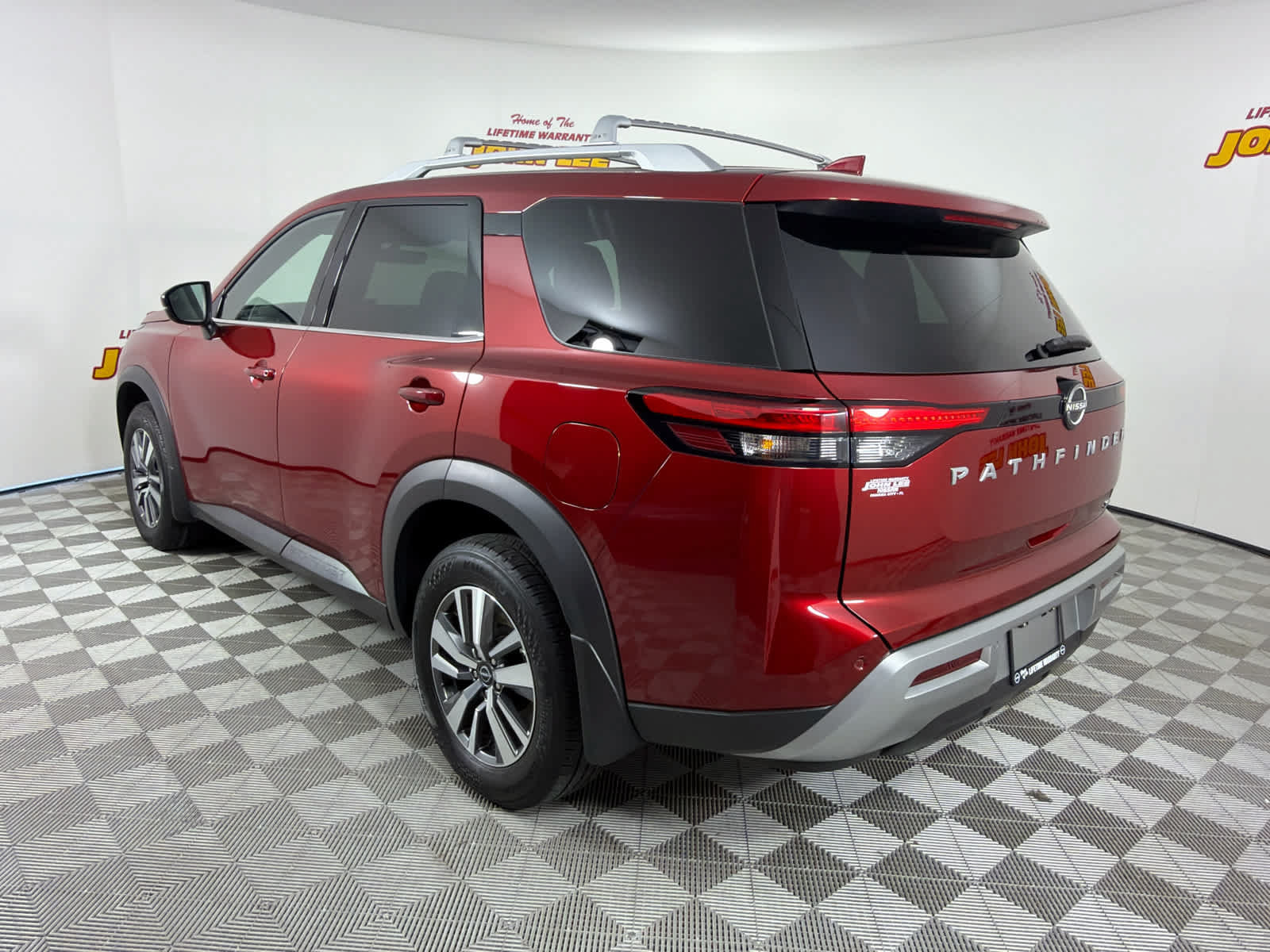 Certified 2024 Nissan Pathfinder SL FWD image 3