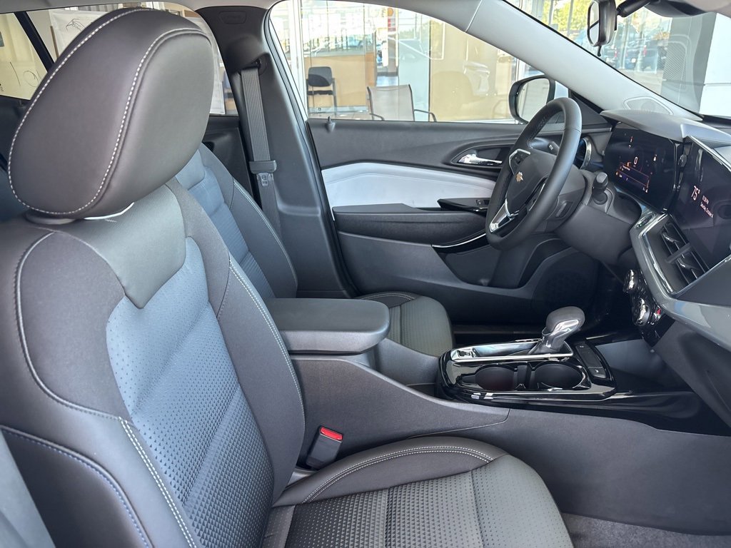 New 2026 Chevrolet Trax LT w/ Driver Confidence Package image 31
