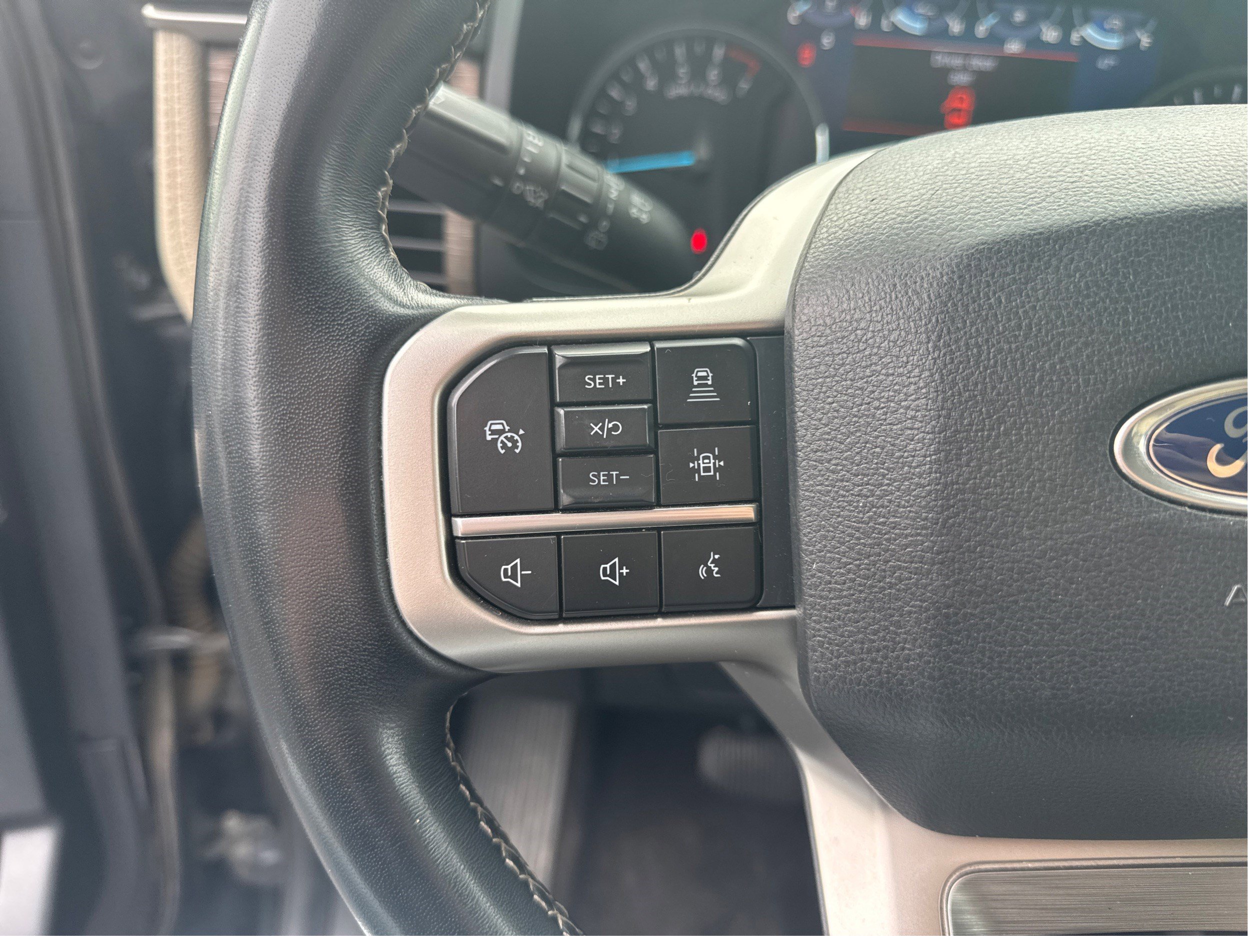 Used 2023 Ford Expedition Limited image 13