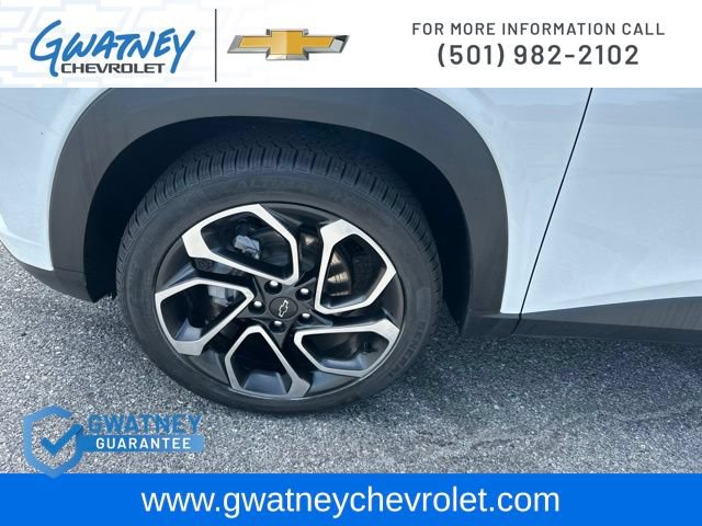 Used 2025 Chevrolet Trax RS w/ Sunroof Package FWD image 9