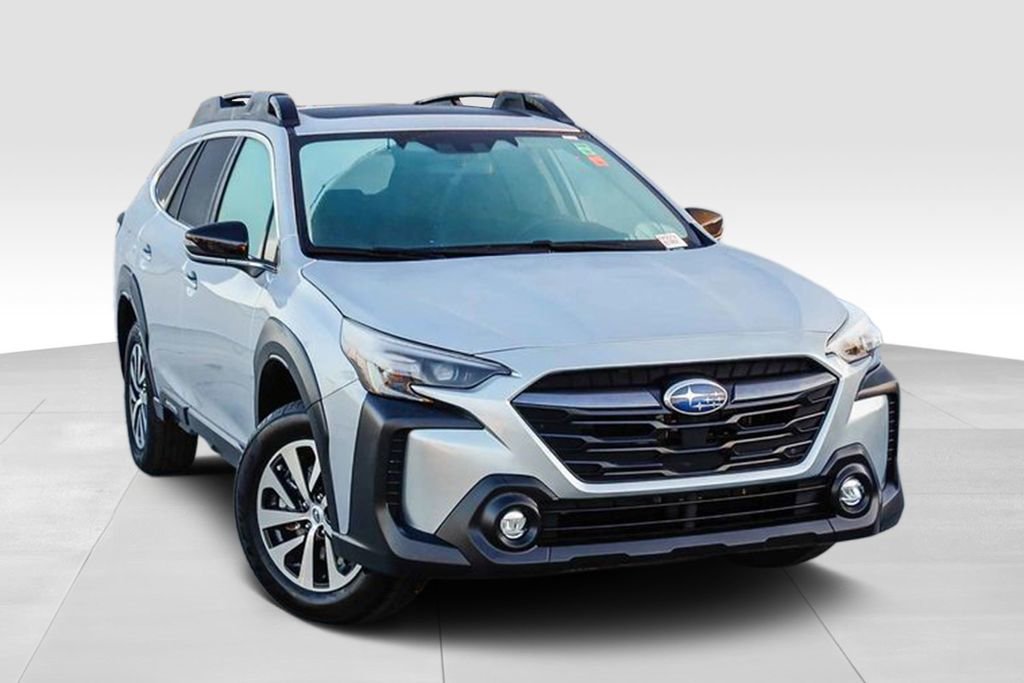Used 2025 Subaru Outback Premium image 2