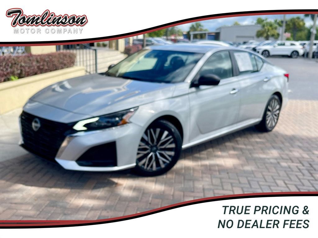 Used 2024 Nissan Altima 2.5 SV image 1