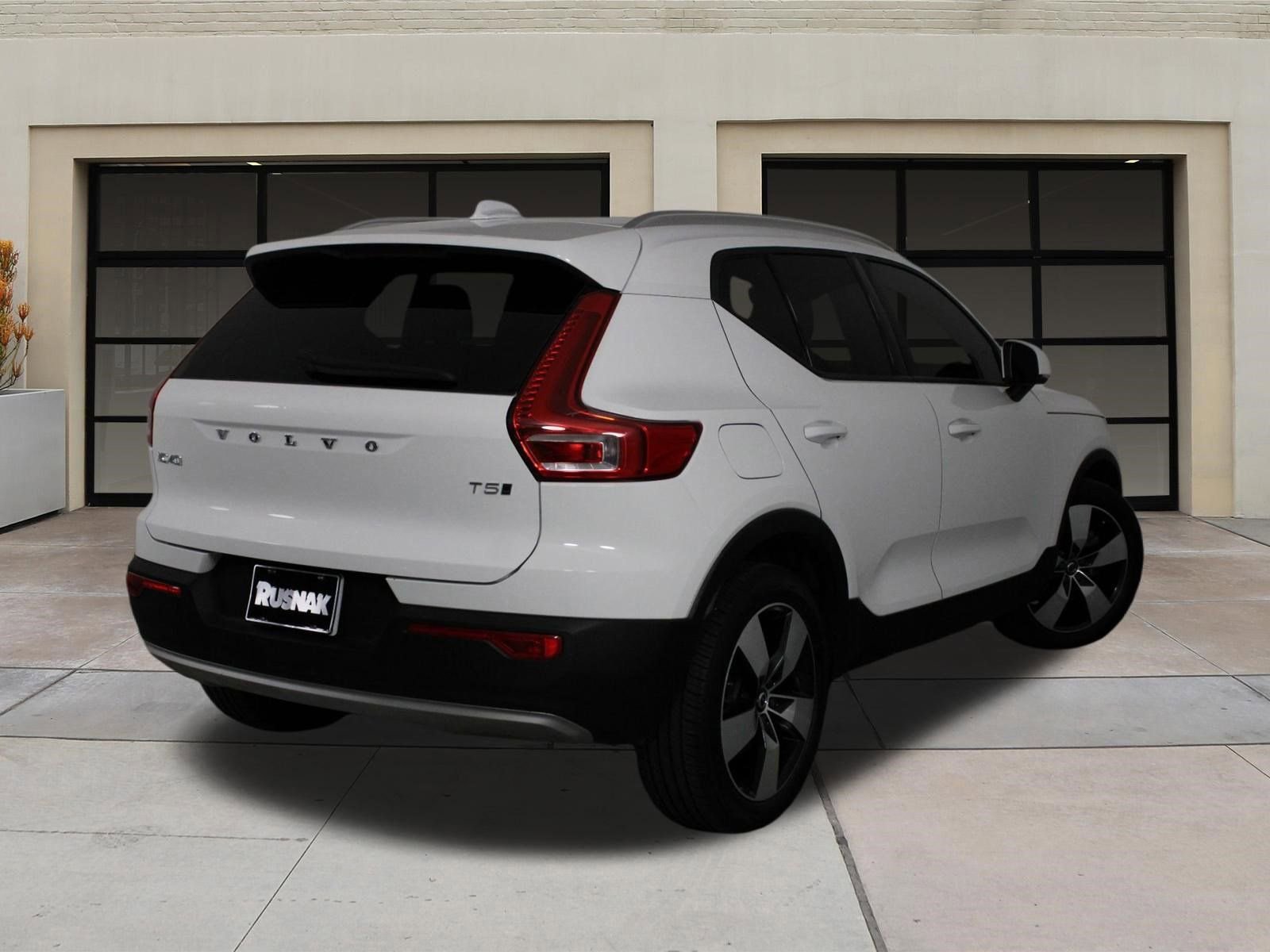 Used 2019 Volvo XC40 T5 Momentum image 4