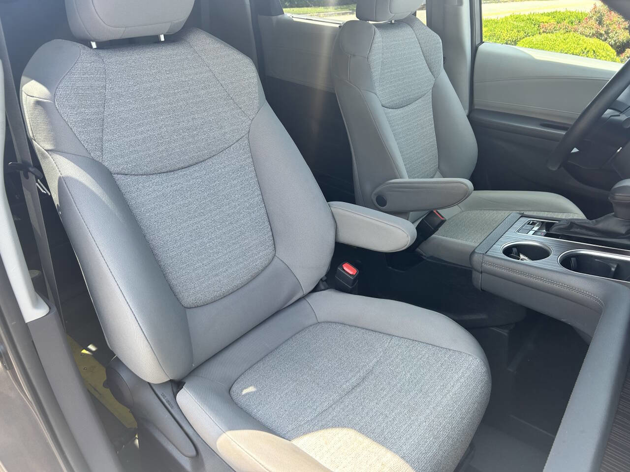 Used 2022 Toyota Sienna LE image 22