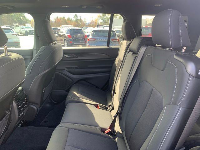 Used 2025 Jeep Grand Cherokee L Laredo w/ Luxury Tech Group I image 23