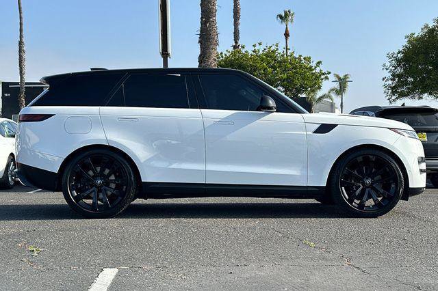 Used 2024 Land Rover Range Rover Sport SE AWD/4WD image 3