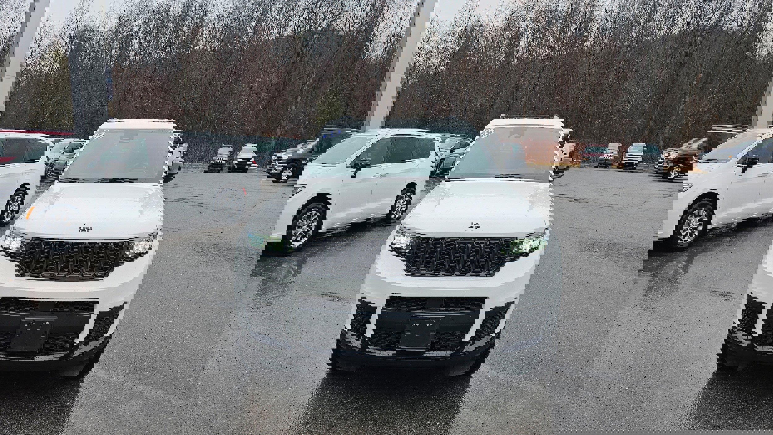 Used 2023 Jeep Grand Cherokee L Laredo image 3