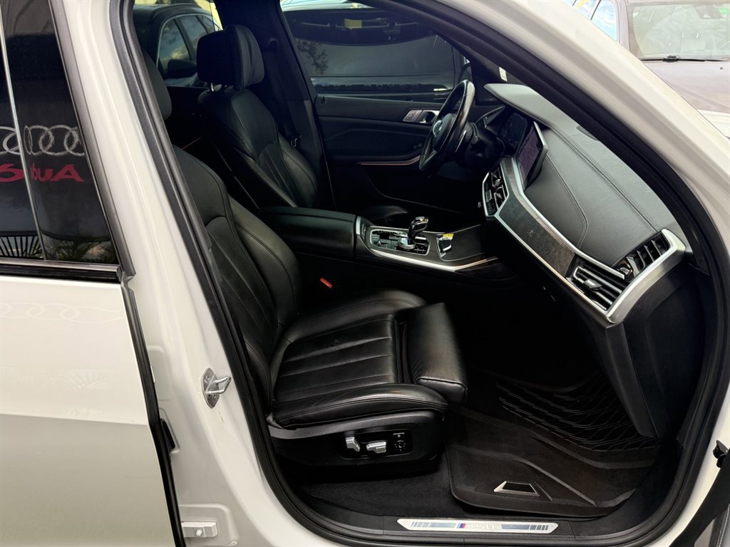Used 2020 BMW X7 M50i w/ Executive Package image 22