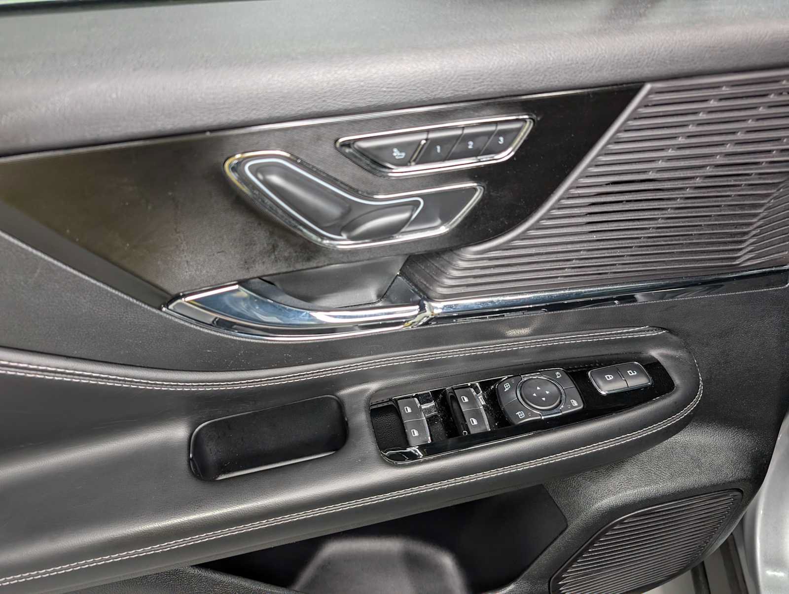 Used 2022 Lincoln Corsair AWD w/ Premium Package image 37