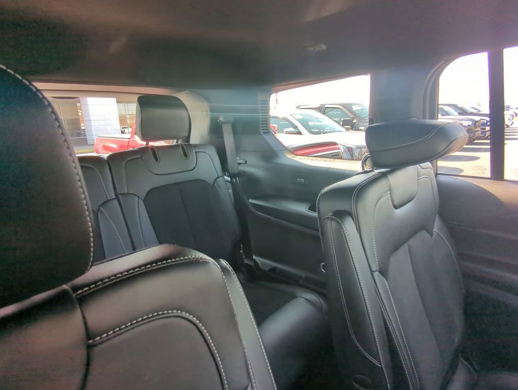 Used 2025 Jeep Grand Cherokee L Laredo AWD/4WD image 15