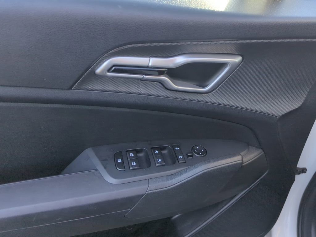 Used 2023 Kia Sportage LX image 8