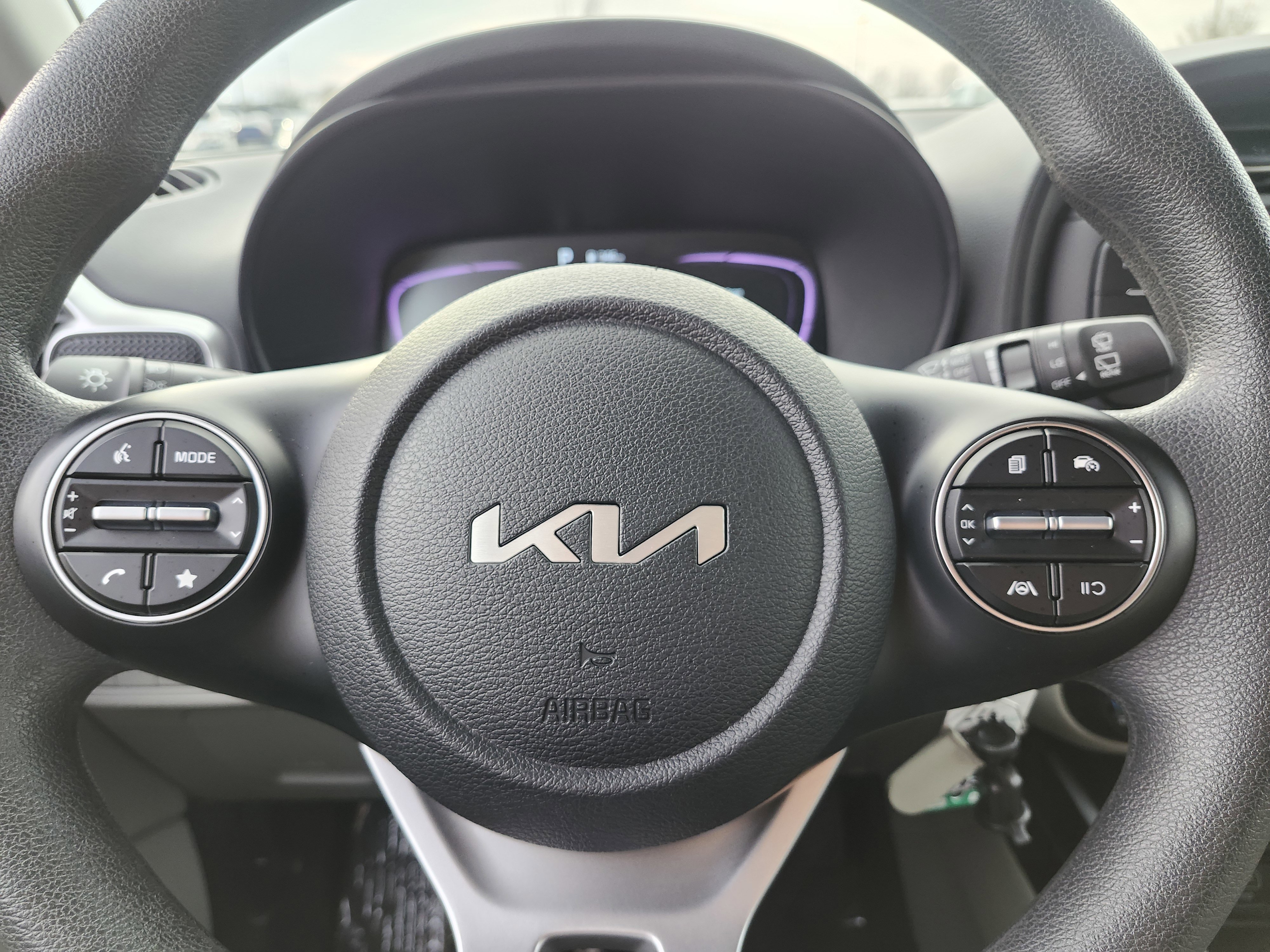 Used 2025 Kia Soul LX w/ LX Technology Package FWD image 24
