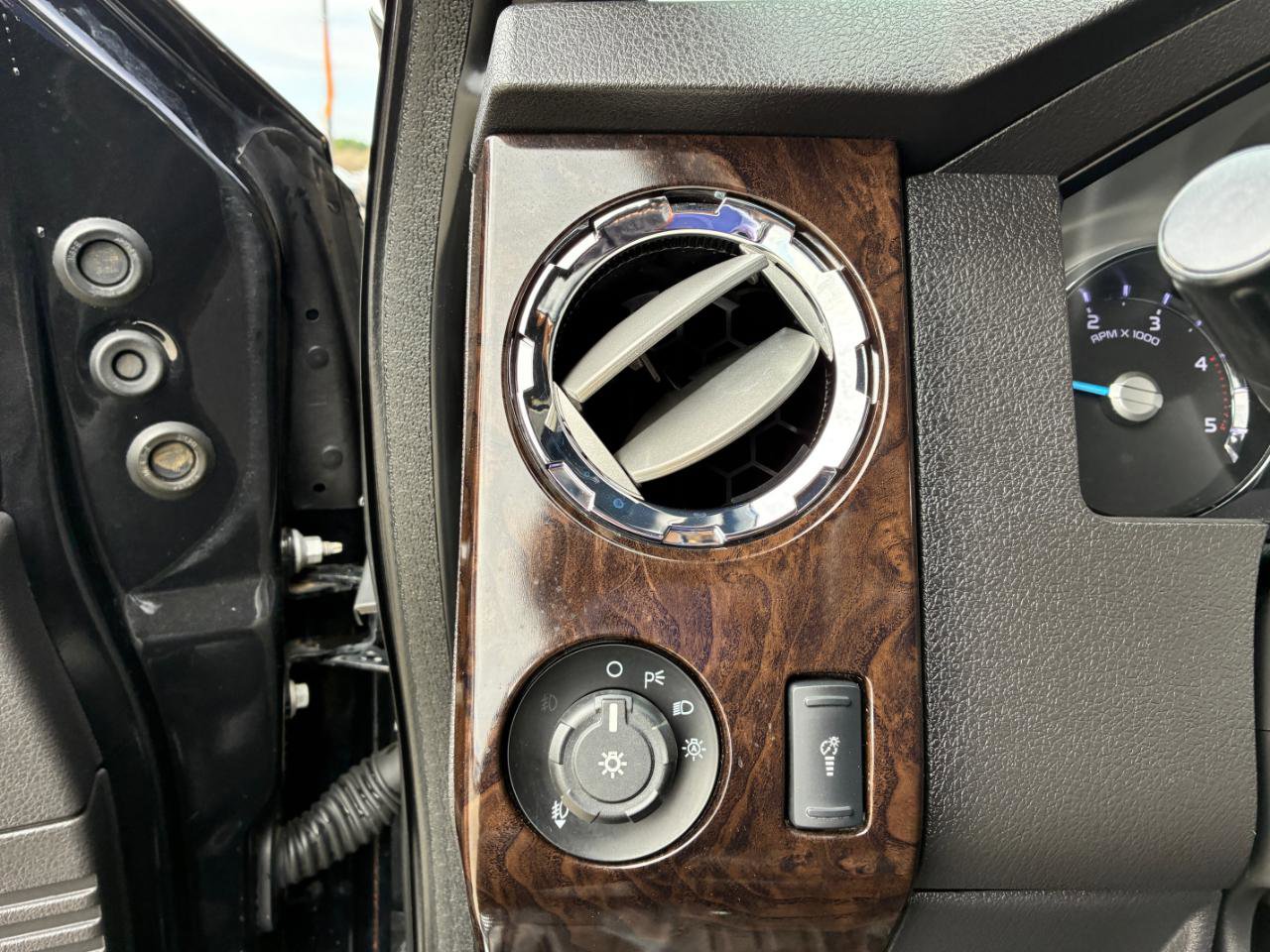 Used 2015 Ford F250 Platinum w/ FX4 Off-Road Package image 26