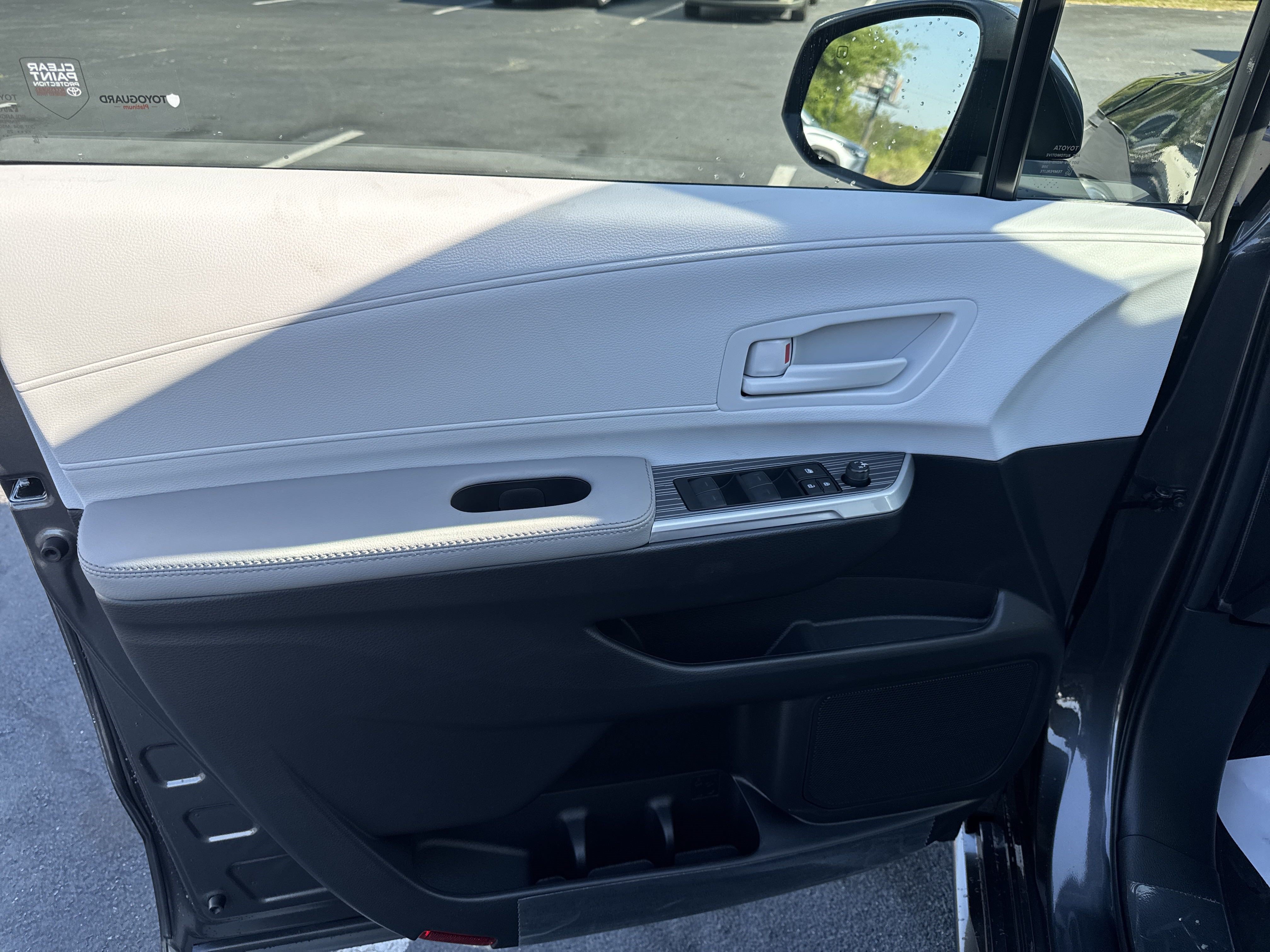 New 2025 Toyota Sienna LE FWD image 22