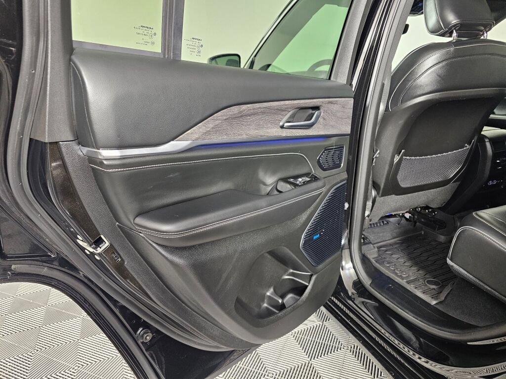 Used 2022 Jeep Grand Cherokee Overland AWD/4WD image 33