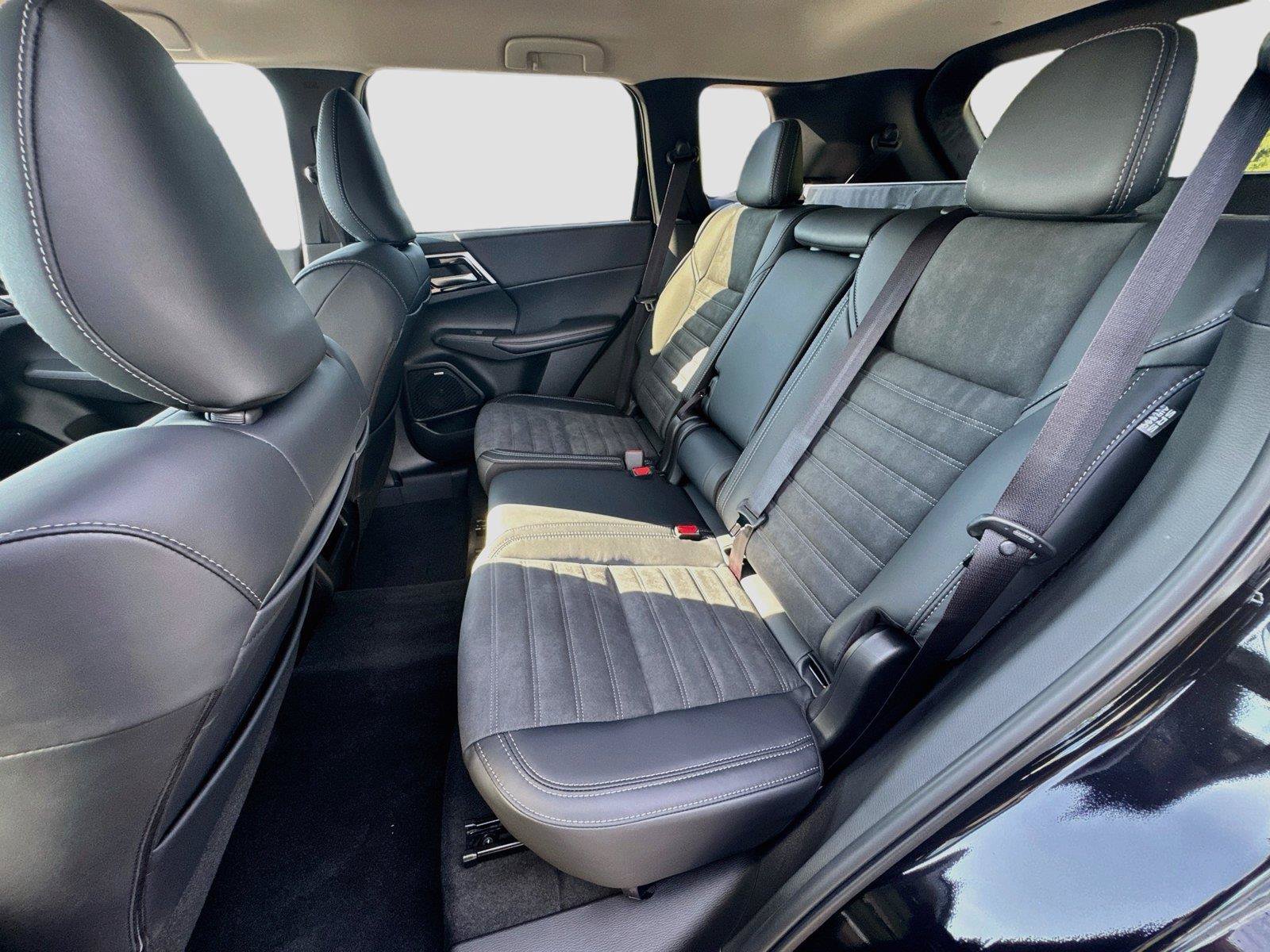 New 2026 Mitsubishi Outlander SE FWD image 24