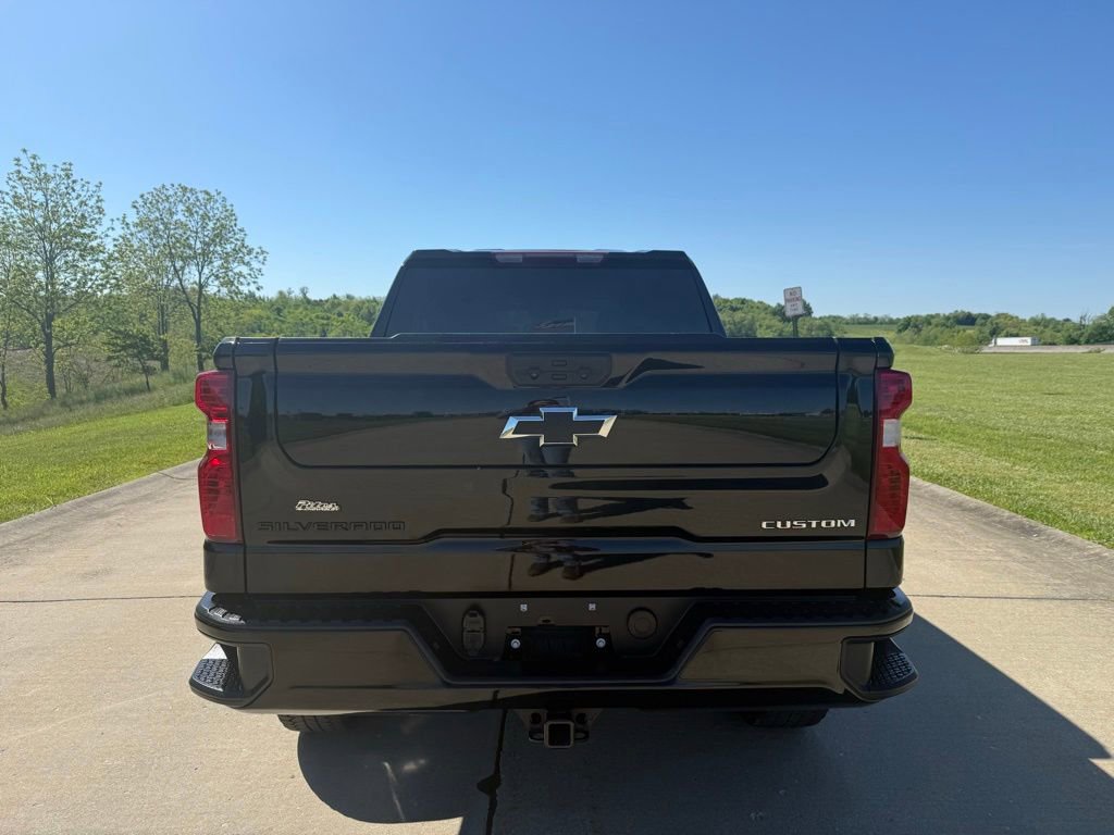Used 2024 Chevrolet Silverado 1500 Custom Trail Boss w/ Turbomax Blackout Package AWD/4WD image 4
