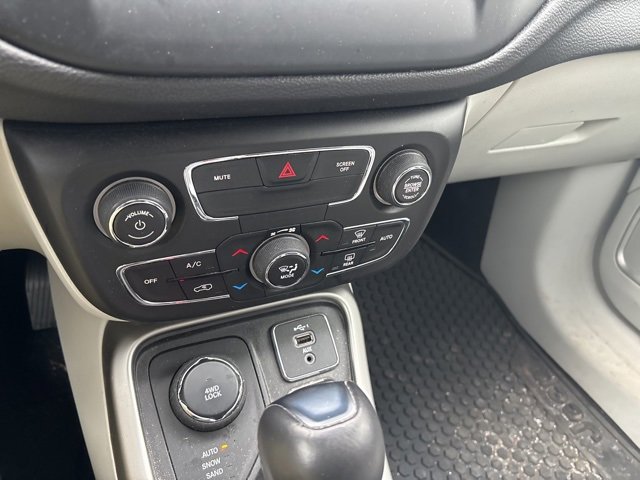 Certified 2021 Jeep Compass Latitude w/ Convenience Group image 11