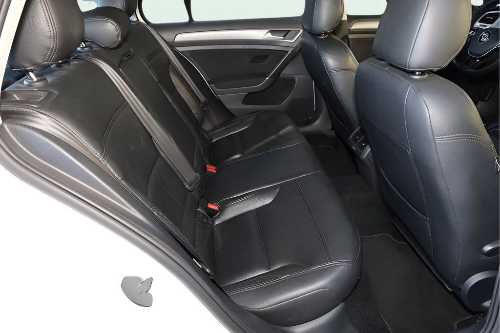 Used 2017 Volkswagen Golf S image 13