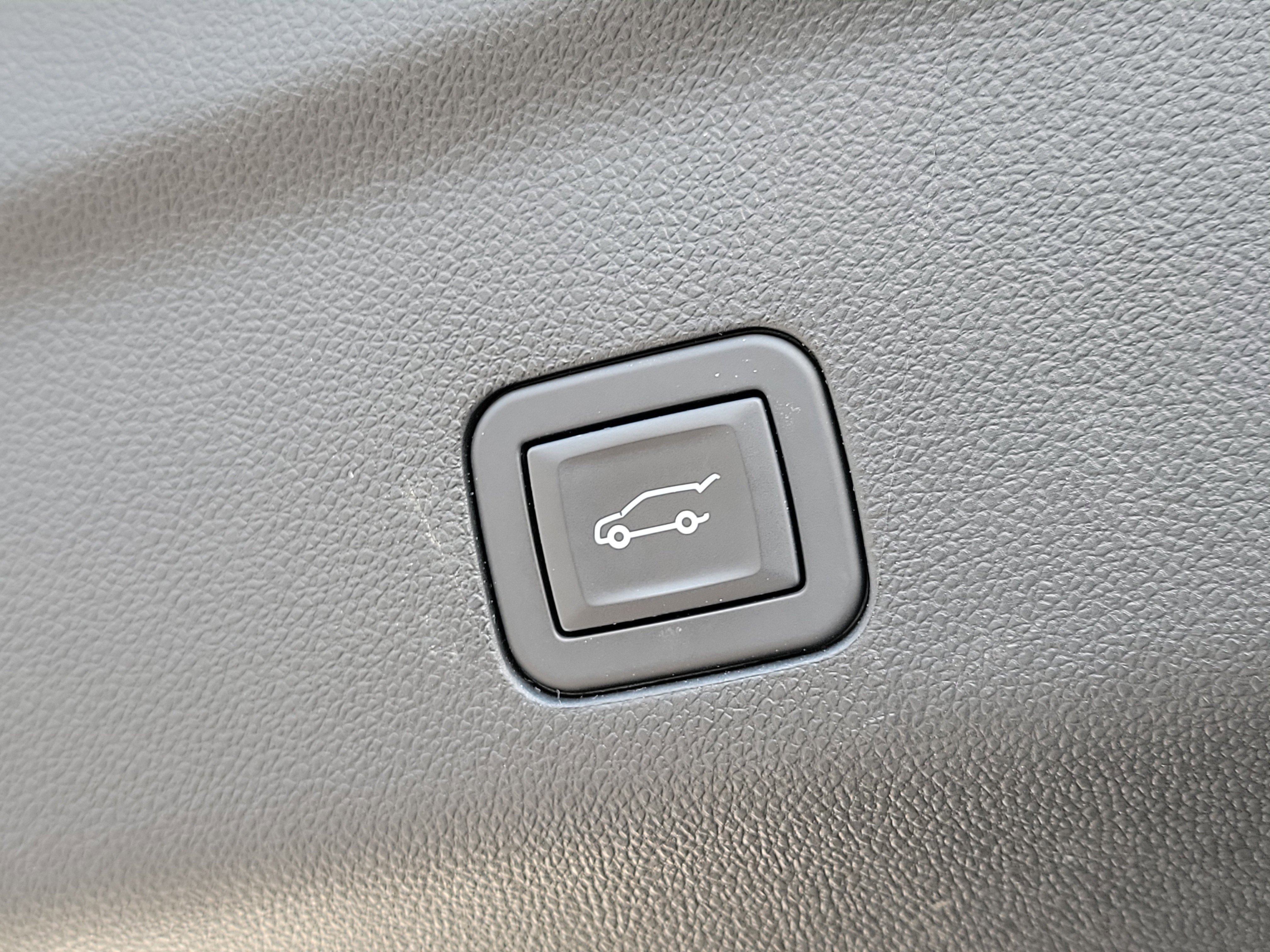 Used 2024 Chevrolet Tahoe Z71 w/ Luxury Package image 8