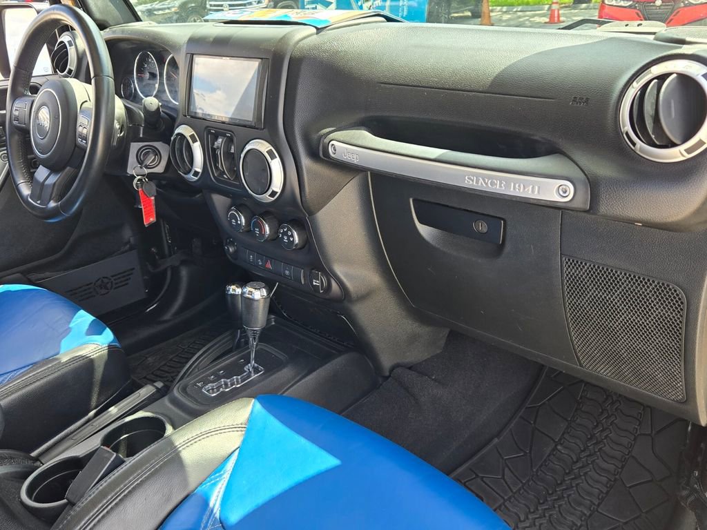 Used 2018 Jeep Wrangler Unlimited Sahara AWD/4WD image 17