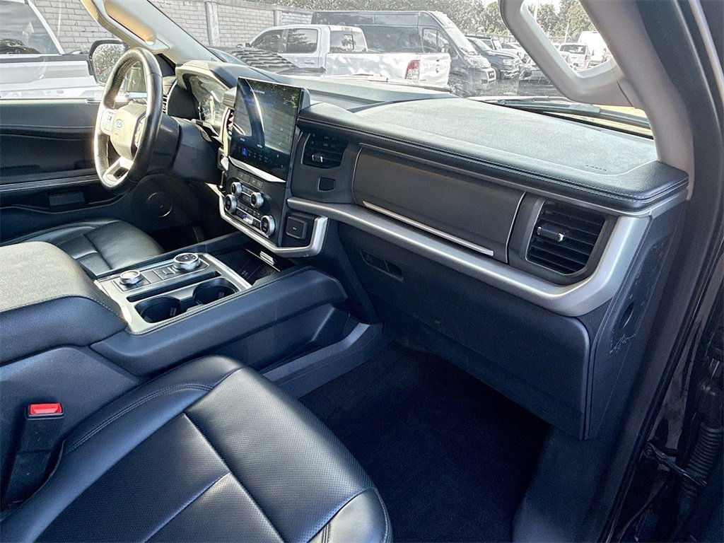 Used 2023 Ford Expedition XLT image 34