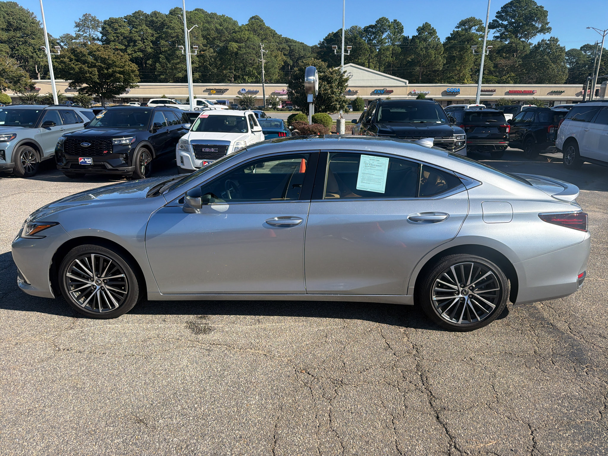 Used 2023 Lexus ES 250 w/ Premium Package AWD/4WD image 8