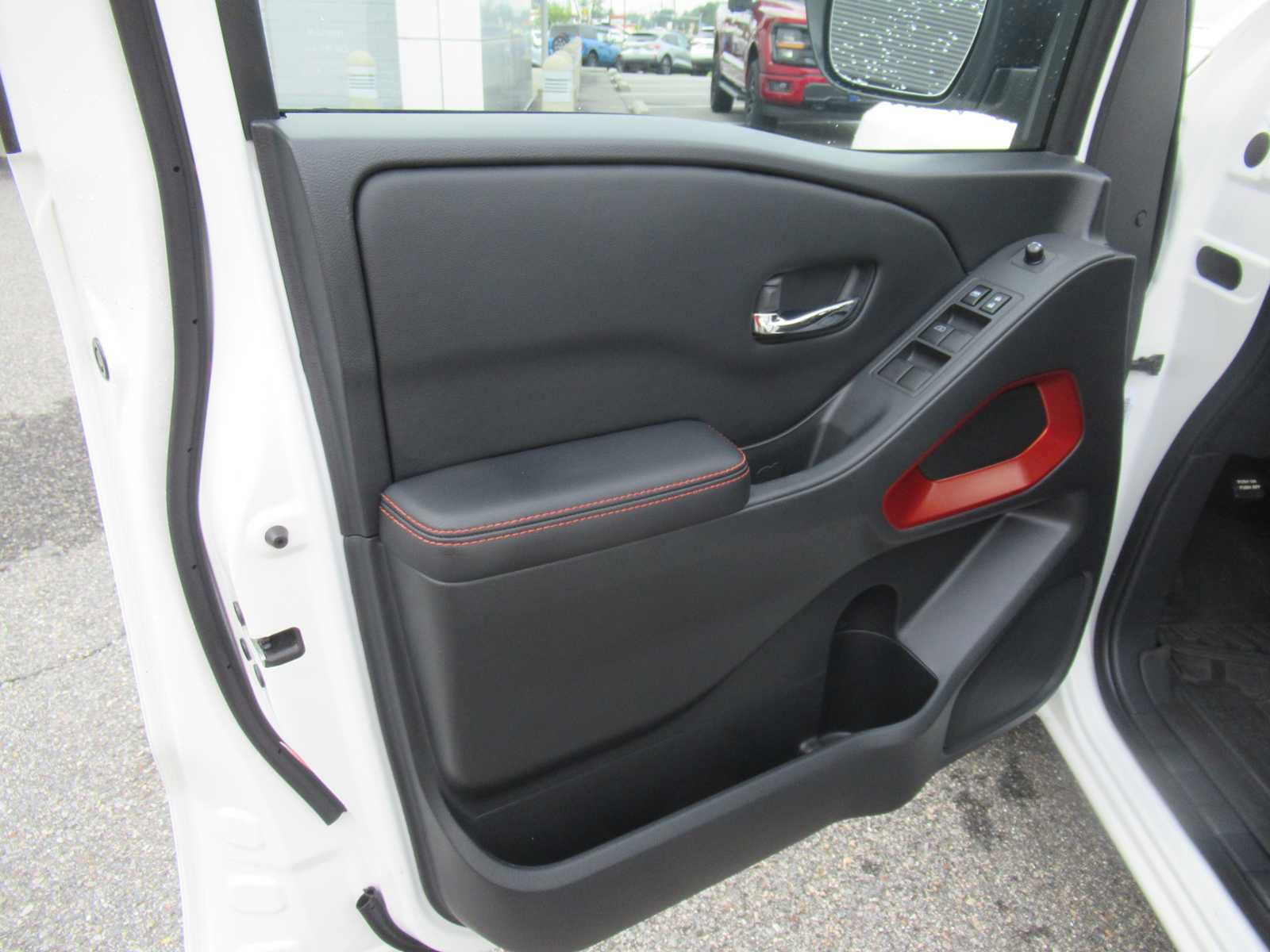Used 2025 Nissan Frontier PRO-4X w/ Pro Convenience Package AWD/4WD image 26