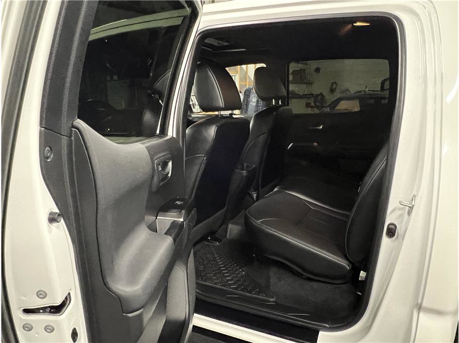 Used 2022 Toyota Tacoma TRD Off-Road image 10