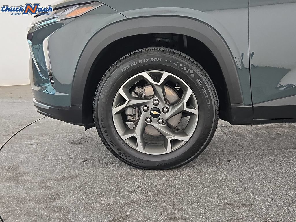 Used 2025 Chevrolet Trax LT FWD image 36