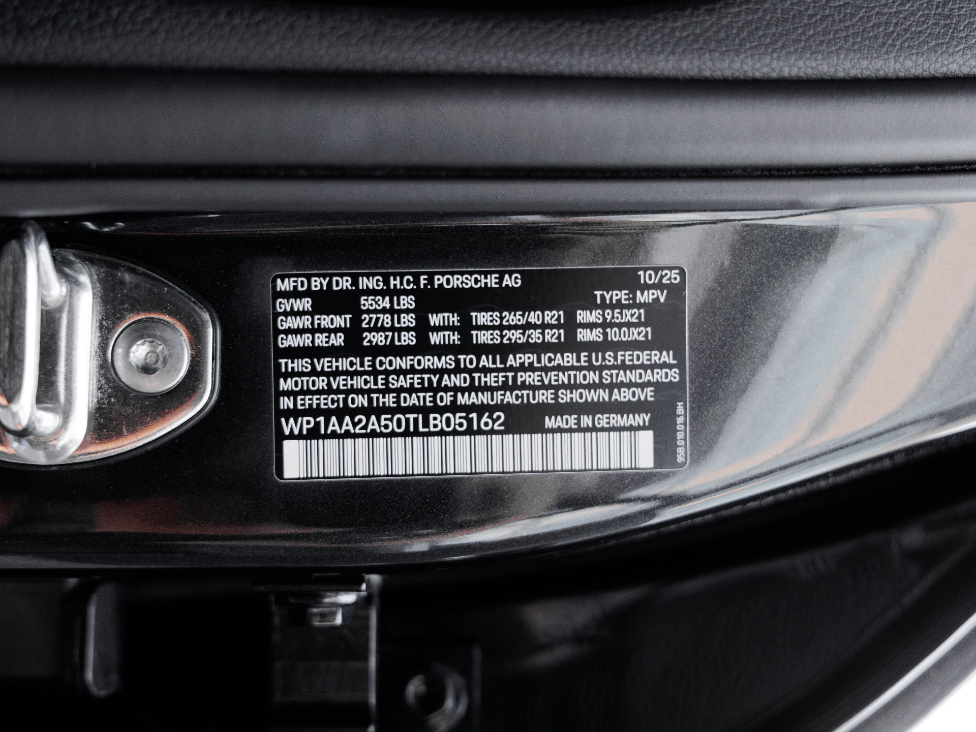 Certified 2026 Porsche Macan Turbo AWD/4WD image 44