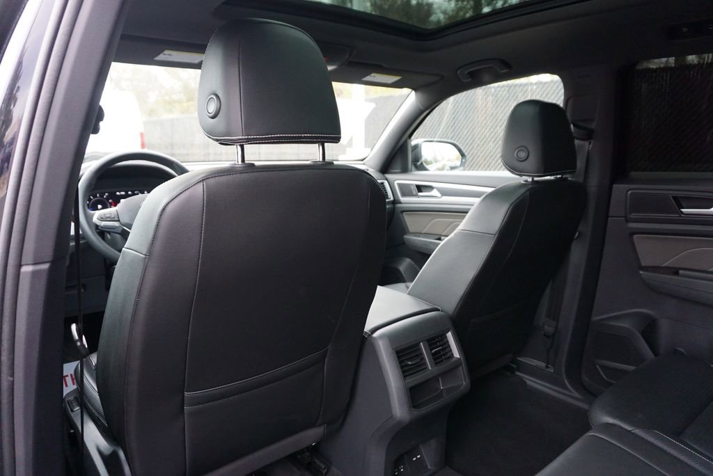 Used 2023 Volkswagen Atlas Cross Sport SEL R-Line image 15