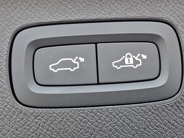Used 2025 Volvo XC90 T8 Ultra w/ Protection Package Premier image 30