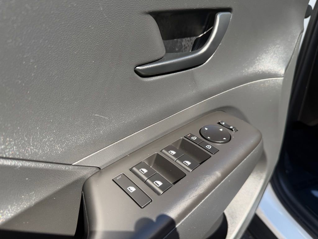 Used 2025 Hyundai Kona SEL image 18