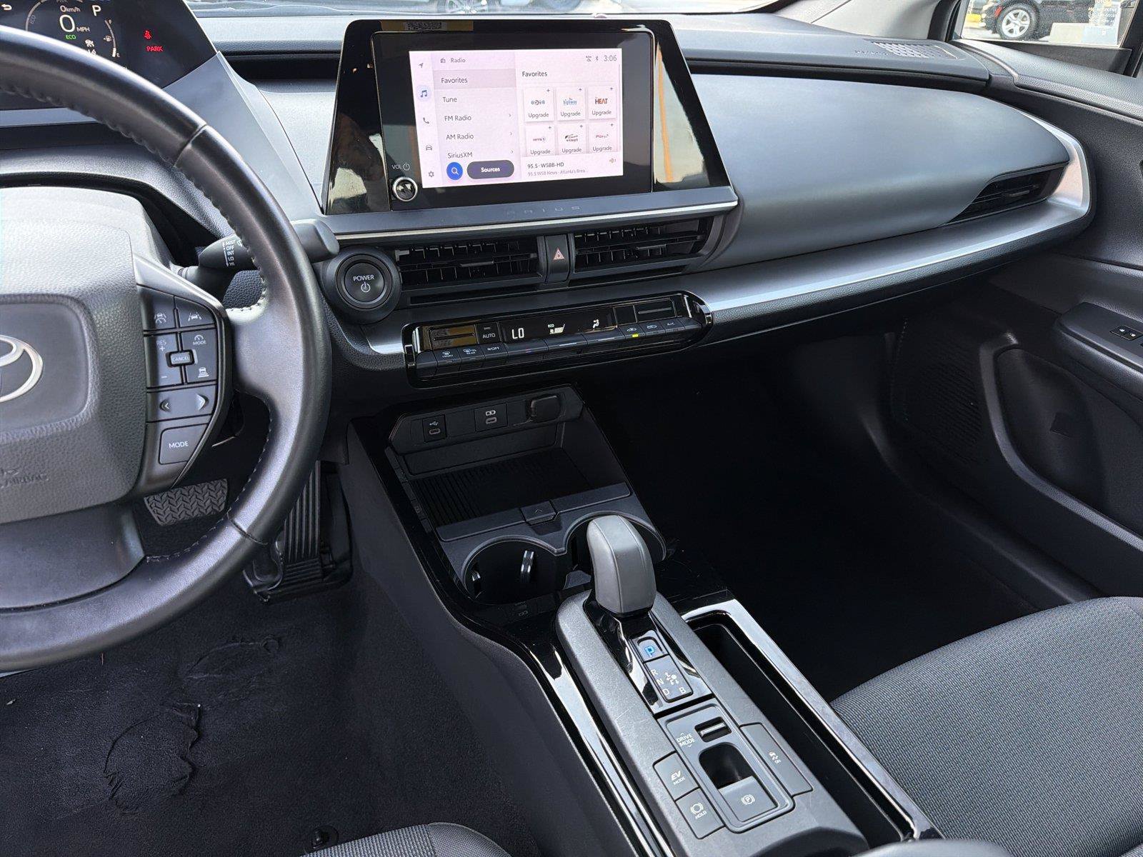 Used 2024 Toyota Prius LE FWD image 26