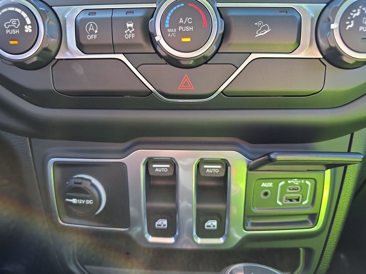 Used 2019 Jeep Wrangler Sport image 25