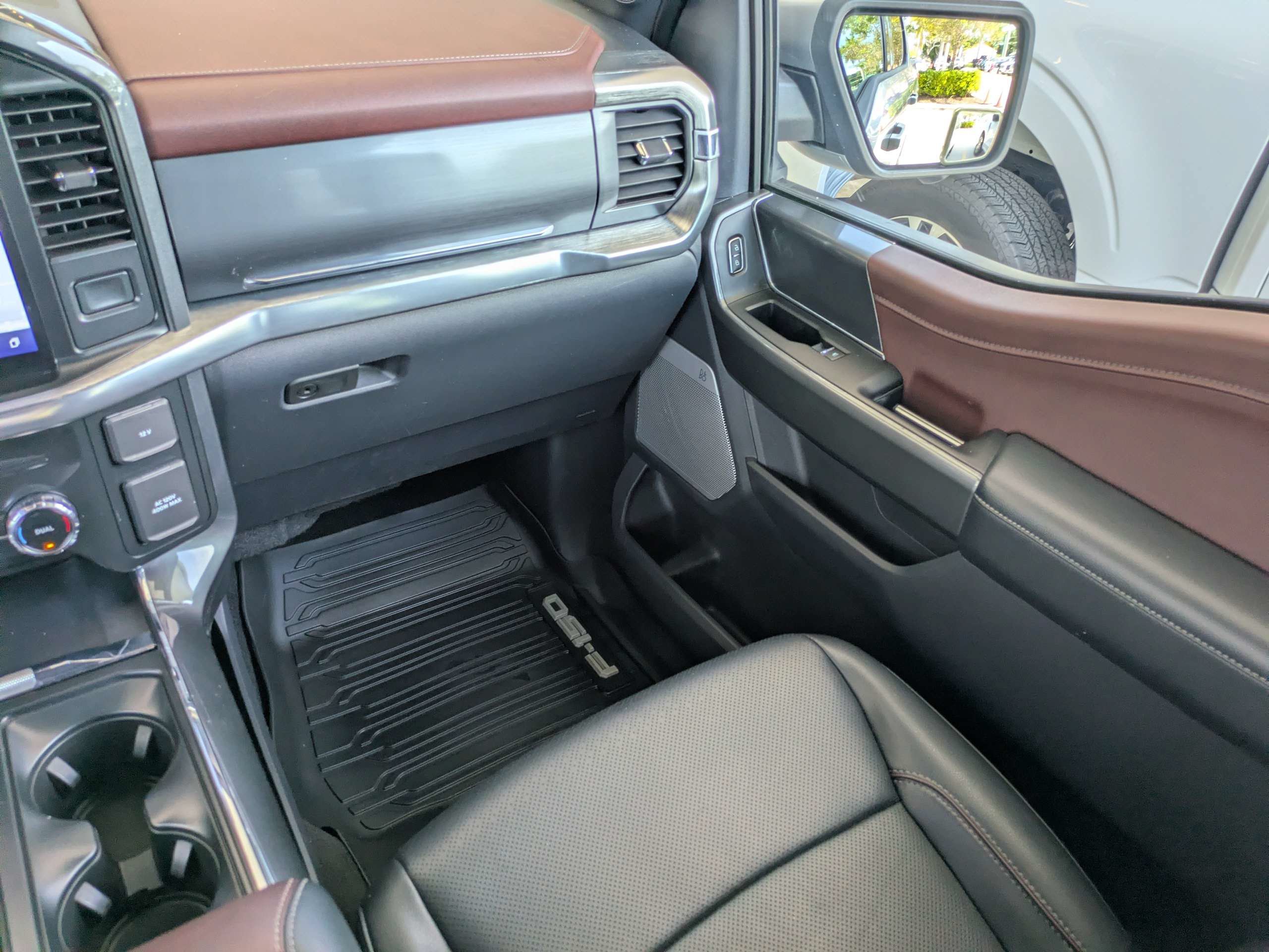 Used 2022 Ford F150 Lariat w/ Equipment Group 502A High AWD/4WD image 17
