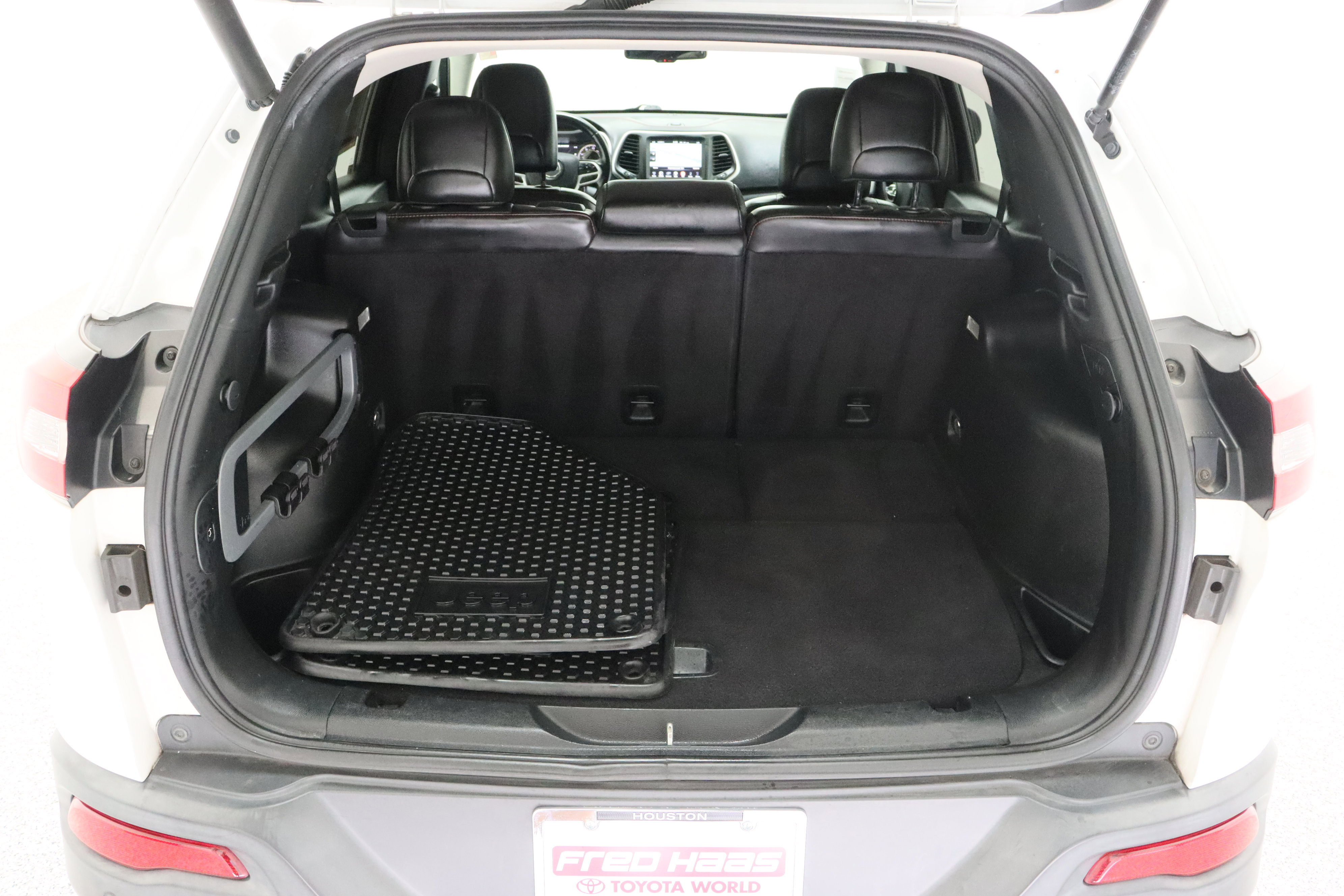 Used 2018 Jeep Cherokee Trailhawk w/ Quick Order Package 27L image 35