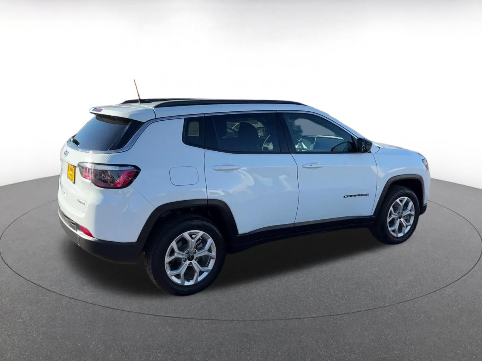 Used 2025 Jeep Compass Latitude AWD/4WD image 14