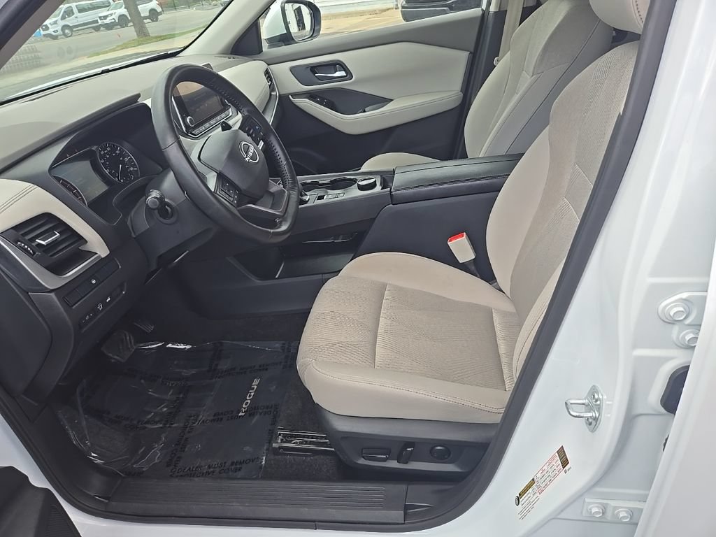 Used 2025 Nissan Rogue SV AWD/4WD image 12