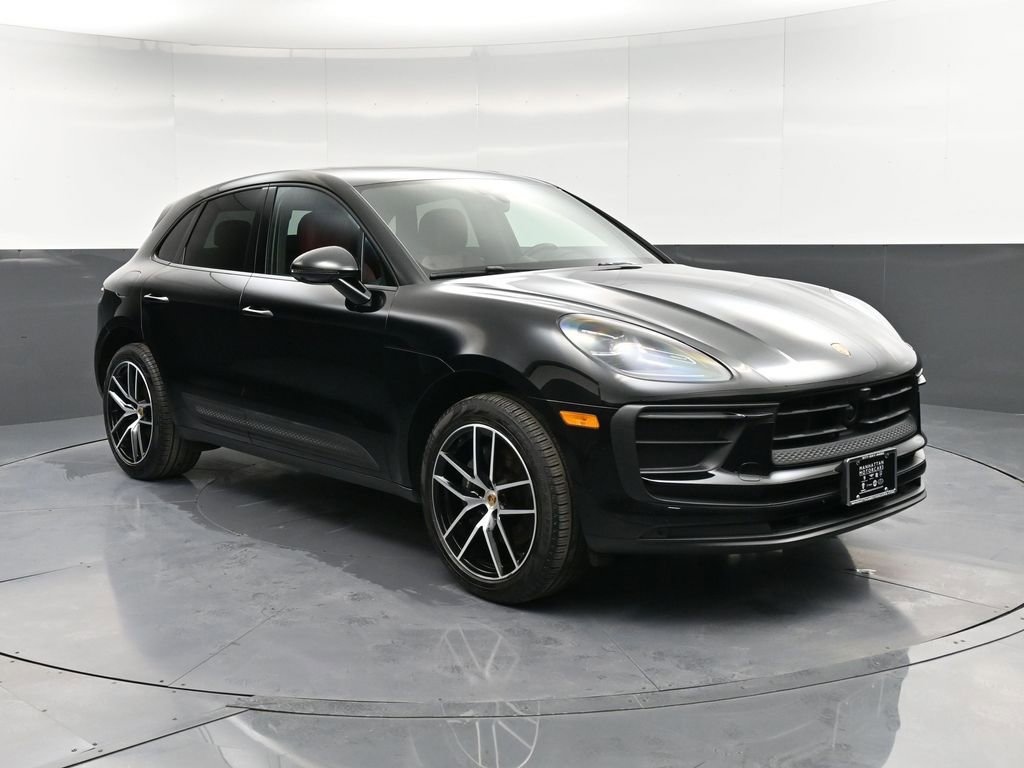 Certified 2024 Porsche Macan image 10