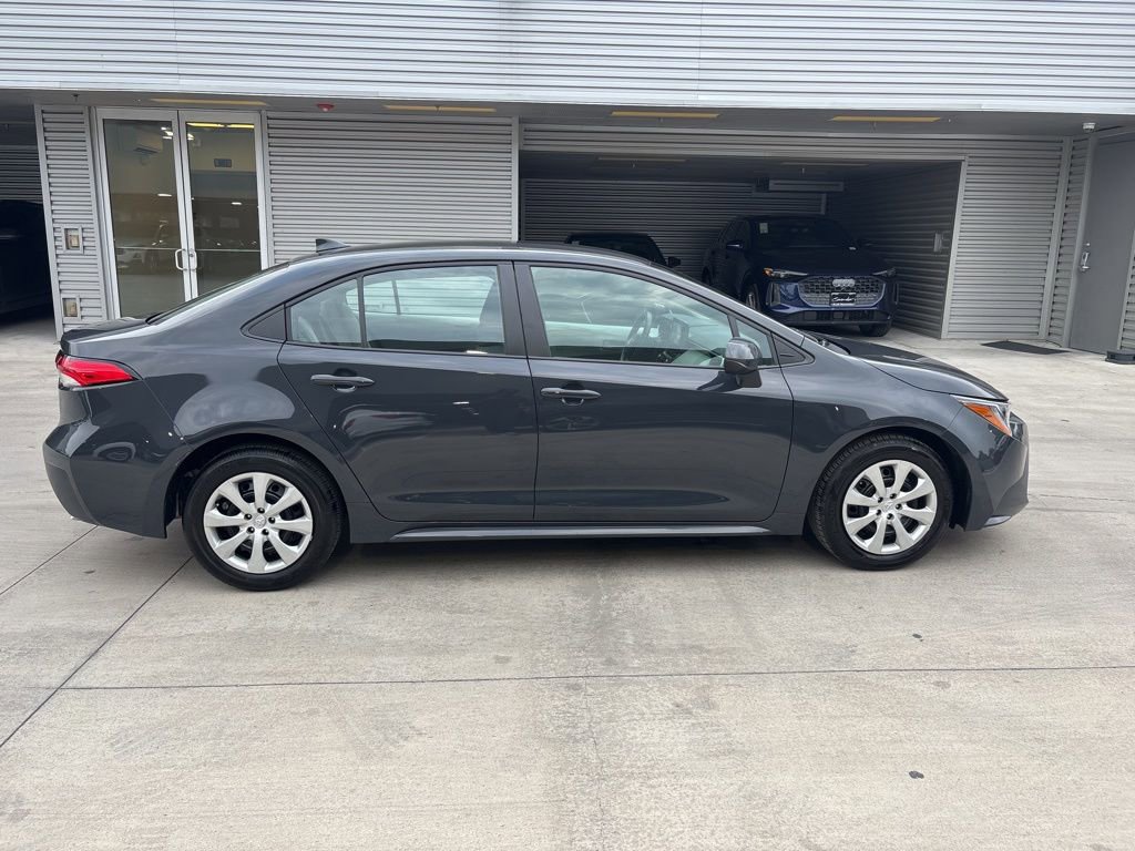 Used 2025 Toyota Corolla LE image 4