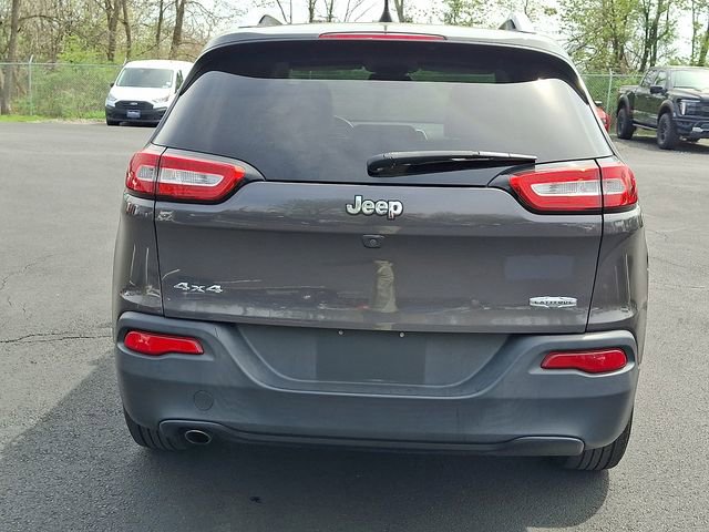 Used 2018 Jeep Cherokee Latitude Plus AWD/4WD image 11
