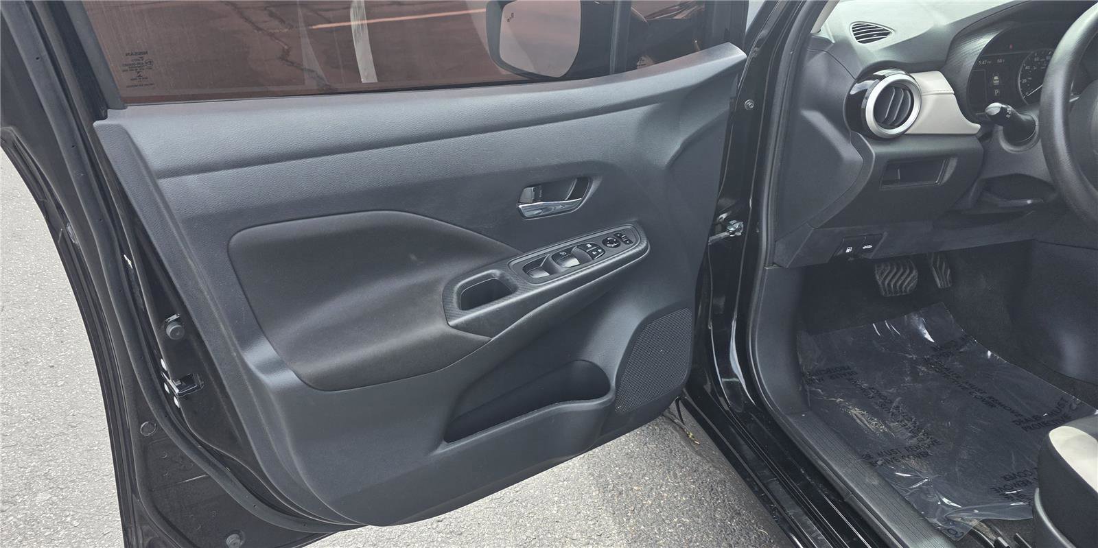 Used 2021 Nissan Versa SV FWD image 6