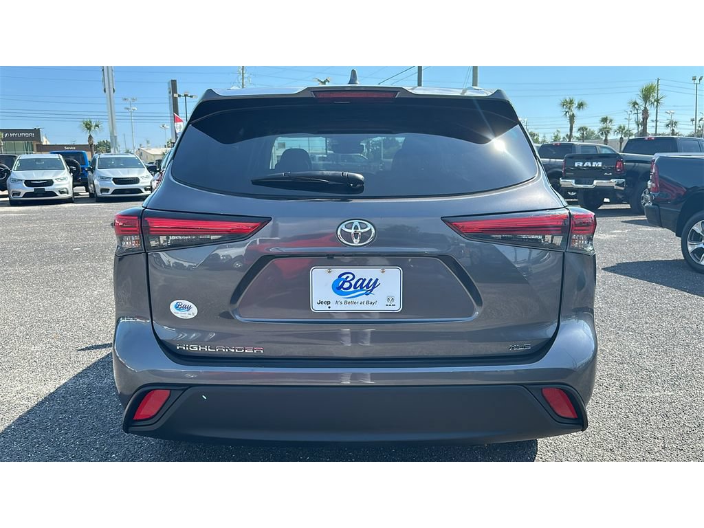 Used 2023 Toyota Highlander XLE FWD image 5