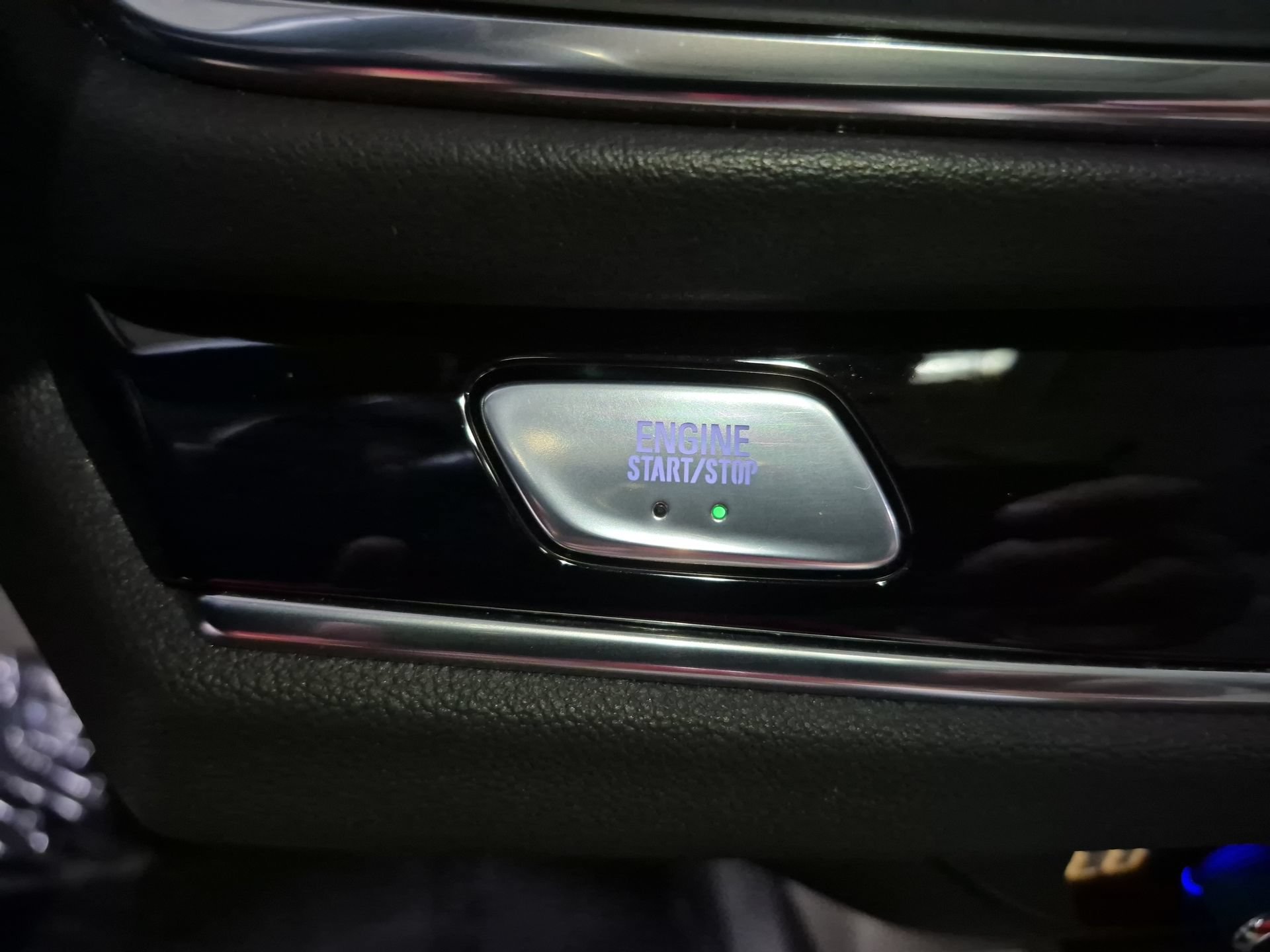 Used 2022 Buick Enclave Avenir w/ Avenir Technology Package AWD/4WD image 18