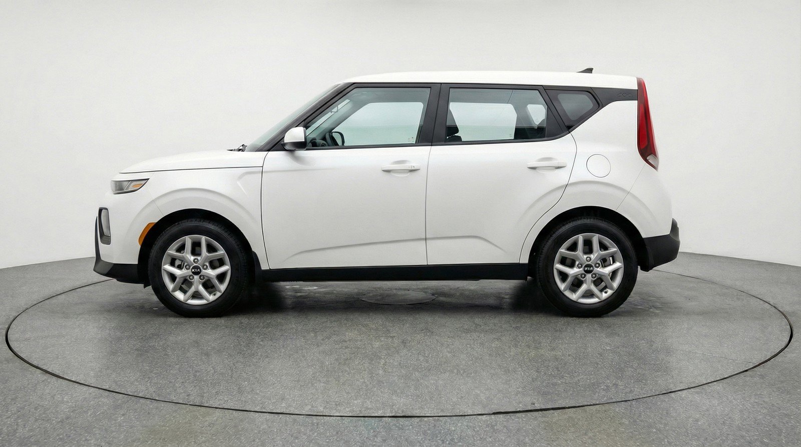 Used 2025 Kia Soul LX w/ LX Technology Package image 5