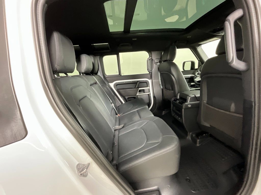 Used 2024 Land Rover Defender 110 S image 24