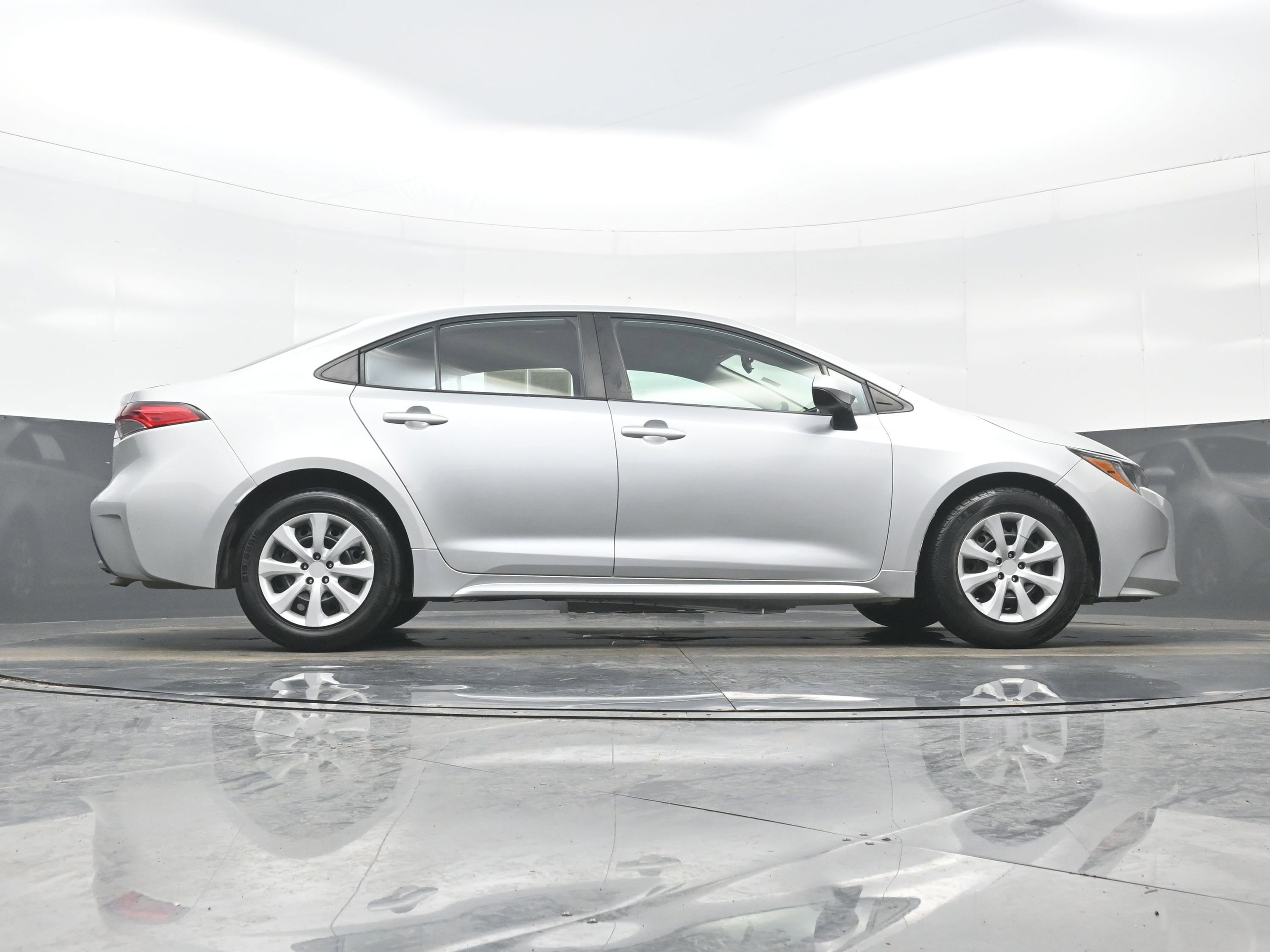 Used 2022 Toyota Corolla LE image 29